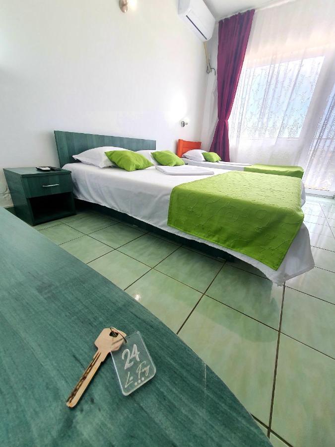 Vila Fery Costinesti Luaran gambar